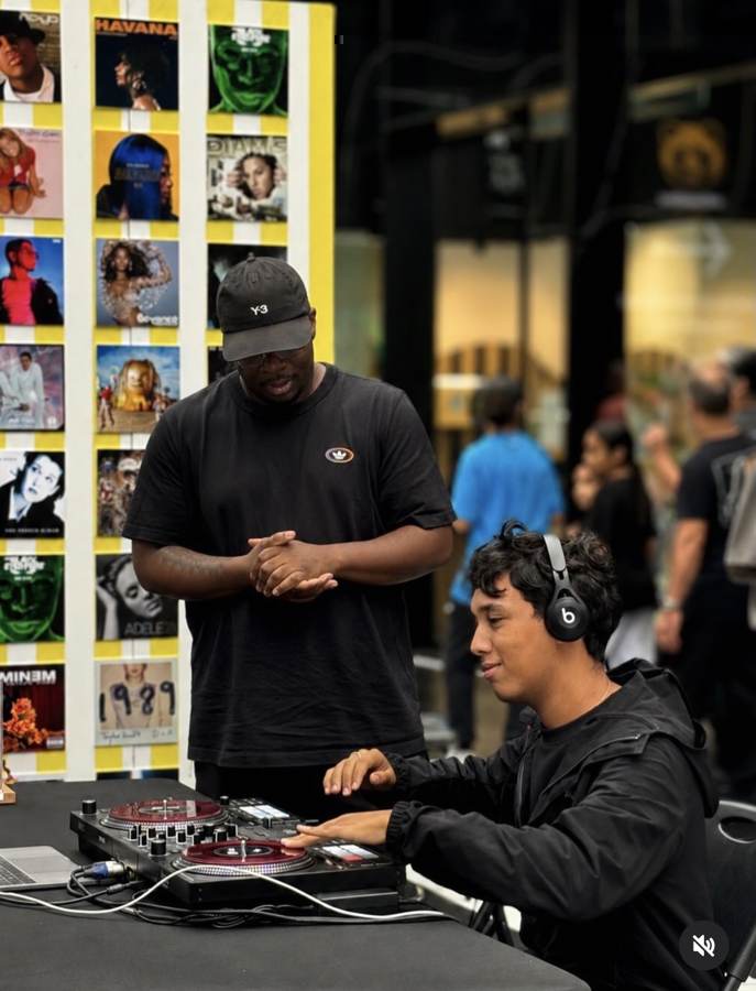 Stand DJ animé par Maison Wellness pour les 6 ans du centre commercial Mon Grand Plaisir à Plaisir